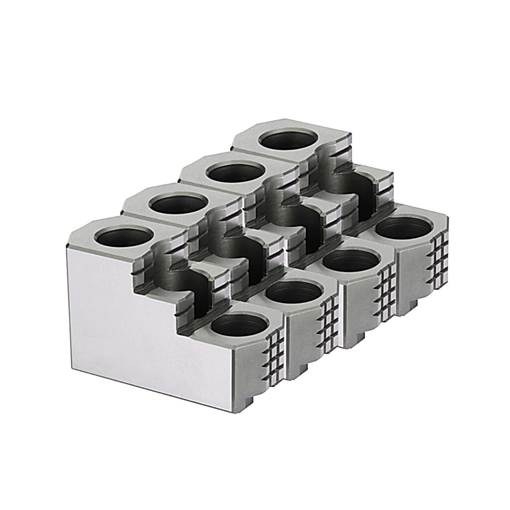 CNC makinesi başında çalışan TANCNC Makina operatörü